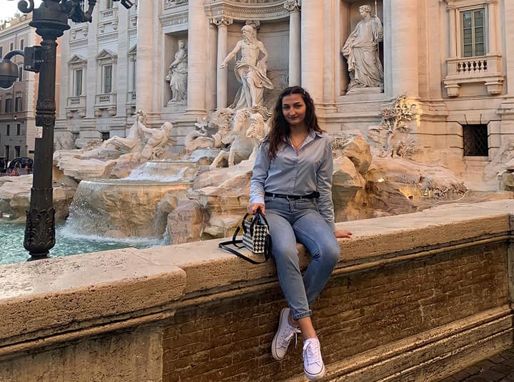 Irina Gudumac la Havuzul Trevi din Roma, Italia